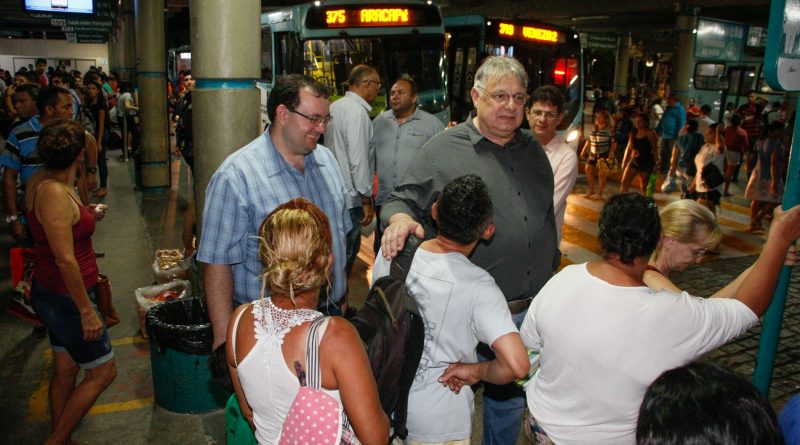 Moroni esteve nos terminais do Siqueira e da Parangaba na noite de quarta-feira (25/09)